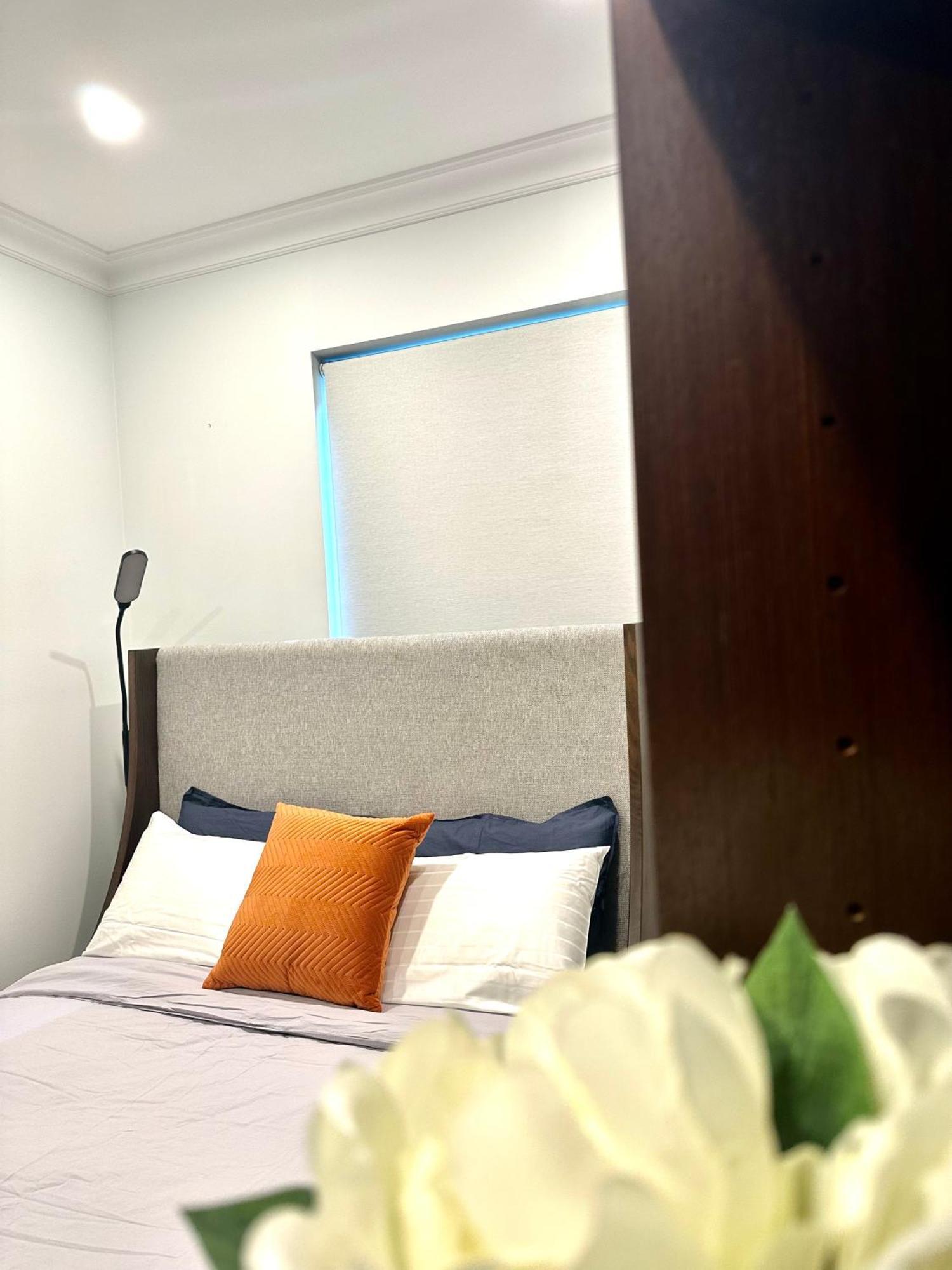 Private 1 Bed Accom With Bathroom In A 3 Bed Apartment - Melb Cbd, Regency Towers - Free Parking, Wifi And Pool Ville de Ville de Melbourne Extérieur photo