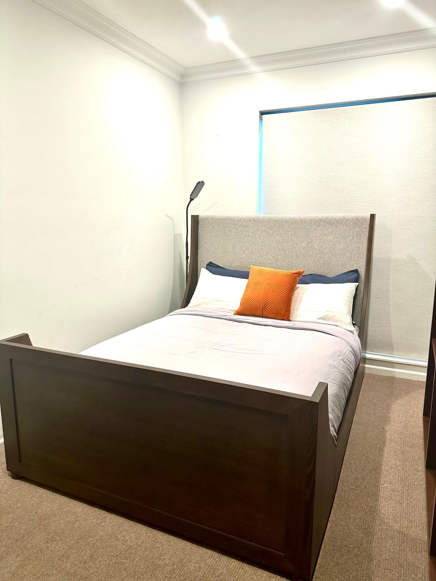 Private 1 Bed Accom With Bathroom In A 3 Bed Apartment - Melb Cbd, Regency Towers - Free Parking, Wifi And Pool Ville de Ville de Melbourne Extérieur photo